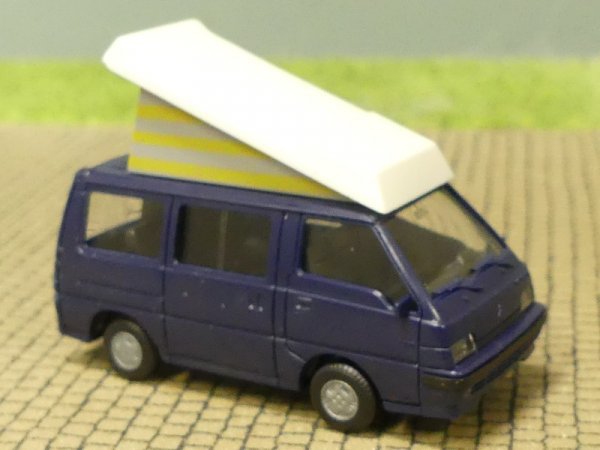 1/87 Rietze Mitsubishi L300 Camper dunkelblau in Klarsichtbox ohne Einleger