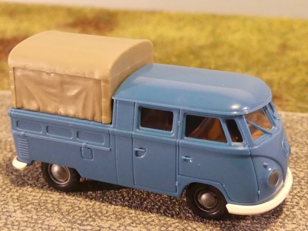 1/87 Brekina # 0505 VW T1b Doka blau, Pritsche/Plane