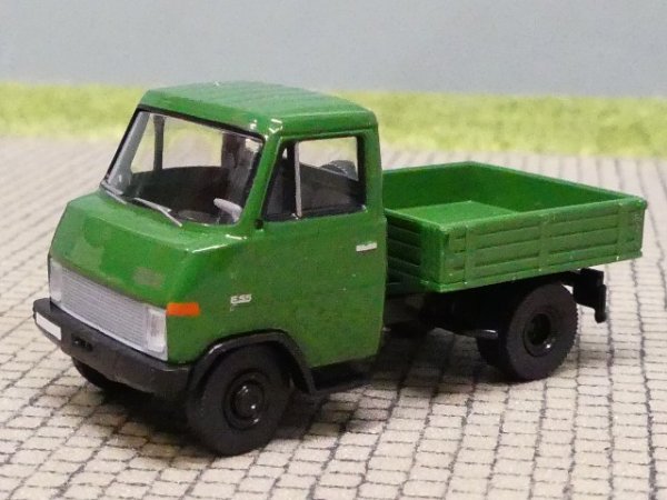 1/87 Brekina Hanomag Henschel ENSER Zugmaschine grün 37600