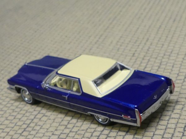 1/87 Brekina Cadillac Coupe deVille blau metallic, Dach elfenbein 18127