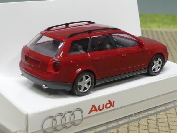 1/87 Busch Audi A4 Avant dunkelrot ab 2000