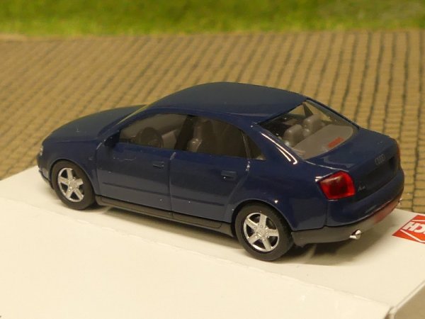 1/87 Busch Audi A4 dunkelblau 49200
