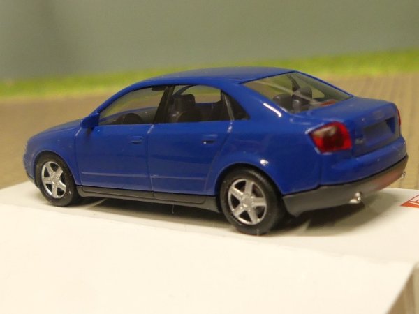 1/87 Busch Audi A4 blau 42200