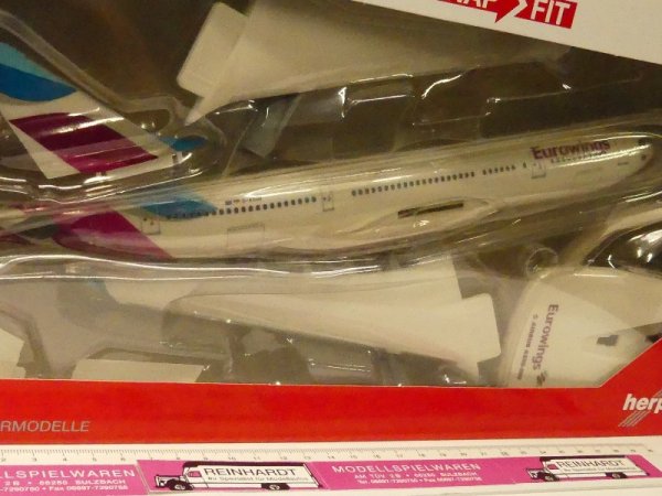 1/200 Herpa SnapFit Eurowings Airbus A330-200 D-AXGB 611008-001