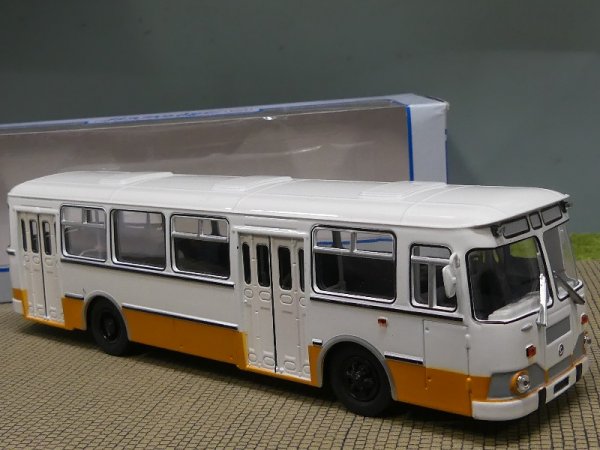 1/43 Abmaduc LIAZ-677M weiss/orange Bus USSR