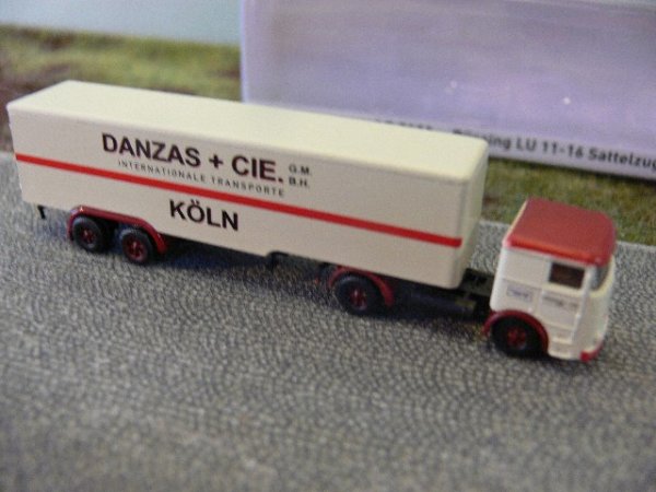 1/160 Minis N-Spur Büssing LU 11 Danzas Sattelzug LC 3611