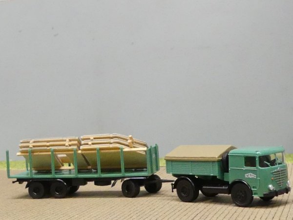 1/87 Brekina Büssing LU 11 Schwarzbau Zugmaschine + Rungenhänger 79210