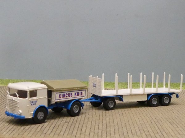 1/87 Brekina Büssing LU 11 Circus KNIE CH Zugmaschine + Rungenhänger