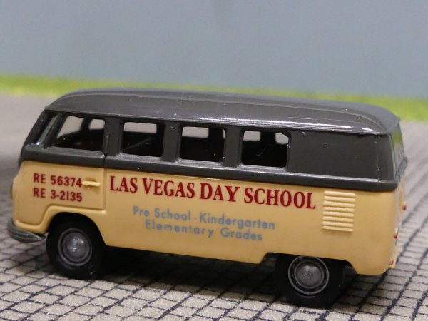 1/87 Brekina # 1644 VW T1 a Las Vegas Day School USA 31024