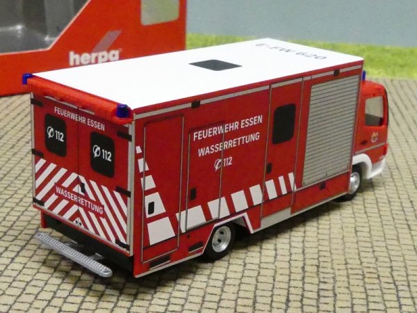 1/87 Herpa MB Atego Koffer-LKW Feuerwehr Essen Wasserrettung 096553
