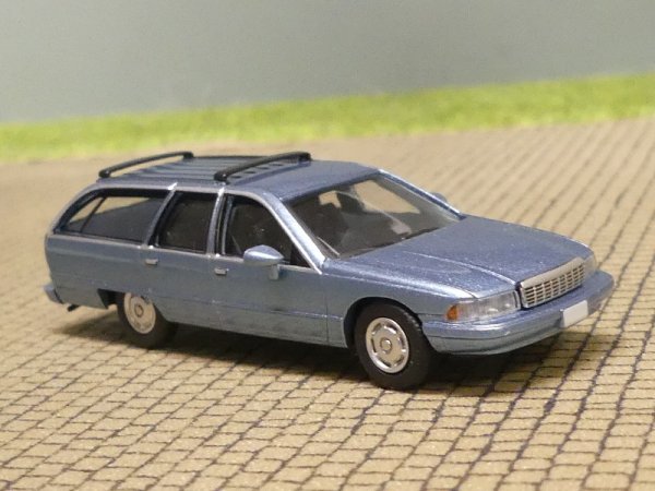 1/87 PCX Chevrolet Caprice Station Wagon hellblau metallic 870455