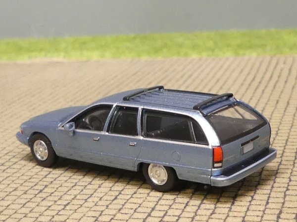 1/87 PCX Chevrolet Caprice Station Wagon hellblau metallic 870455