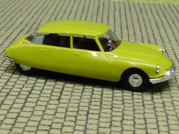 1/87 Busch Citroen DS 19 grün  48029