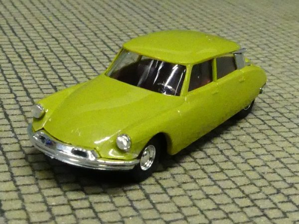 1/87 Busch Citroen DS 19 grün  48029