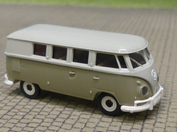 1/87 Brekina # 0723 VW T1 b Bus beigegrau/helloliv  Export USA