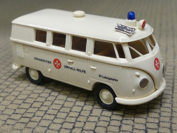1/87 Brekina # 0766 VW T1 b Johanniter Ludwigshafen