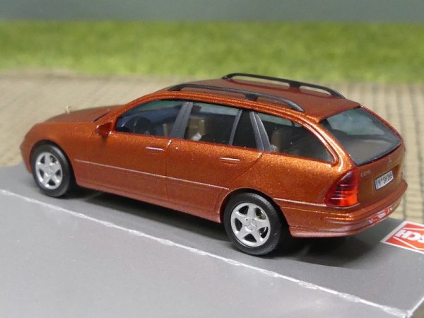 1/87 Busch MB C-Klasse T-Modell Designo Line 49155
