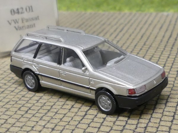 1/87 Wiking VW Passat Variant B3 silbern 042 01