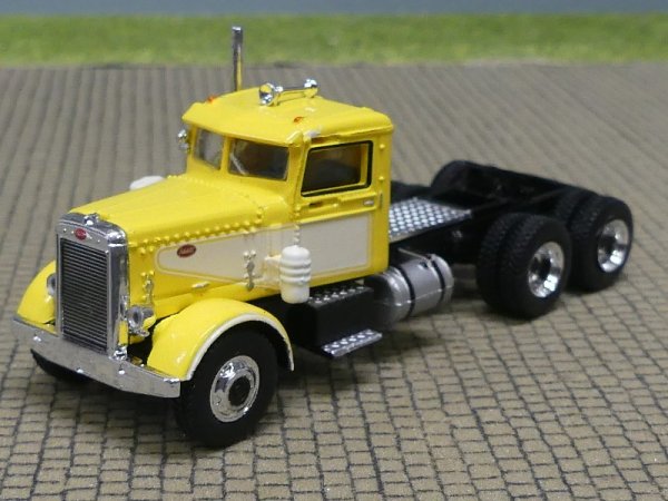 1/87 Brekina Peterbilt 281 hellgelb/weiß 85753