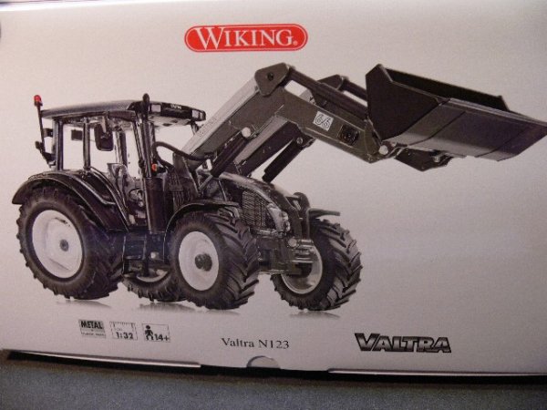 1/32 Wiking Valtra N123 mit Frontlader 0773 27