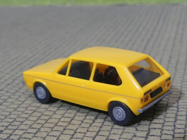 1/87 Brekina VW Golf I GLS dahliengelb 25547
