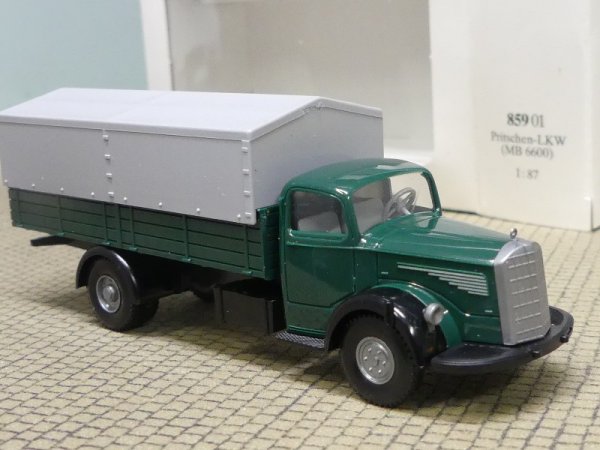1/87 Wiking MB 6600 dunkelgrün Planen-LKW 859 01