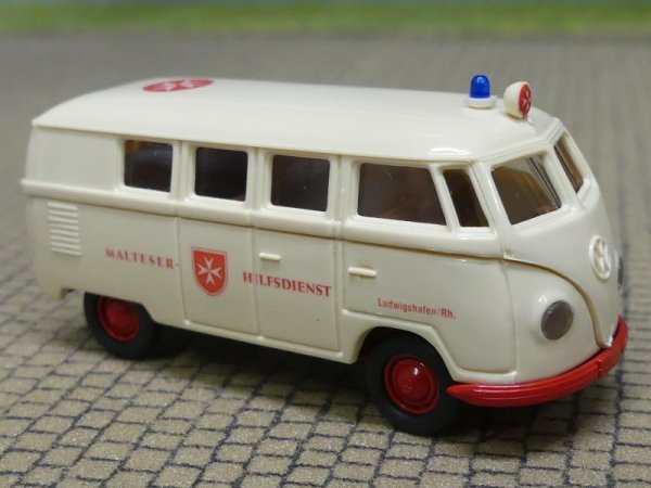 1/87 Brekina # 0767 VW T1 a Malteser Ludwigshafen Bus