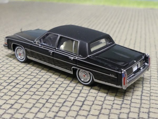 1/87 PCX Cadillac Fleetwood Brougham schwarz 870448