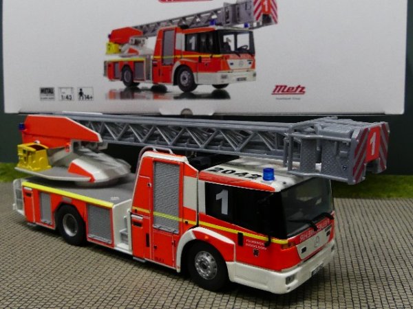 1/43 Wiking MB Econic Drehleiter L32 Metz Feuerwehr Düsseldorf 0431 02 7333