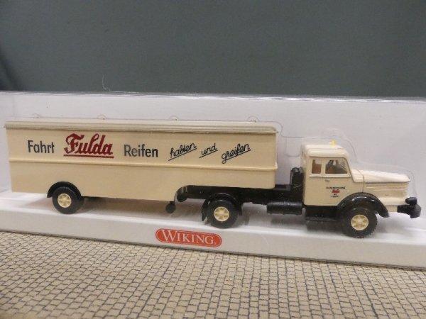 1/87 Wiking Krupp Titan Fulda Reifen Koffer Sattelzug 891 38