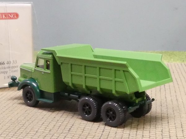 1/87 Wiking Krupp Titan Muldenkipper grün 866 40