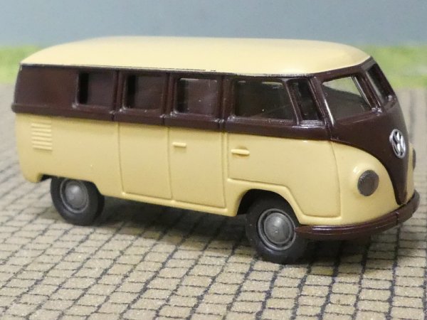 1/87 Brekina # 0666 VW T1a Bus beige-braun-beige 31001