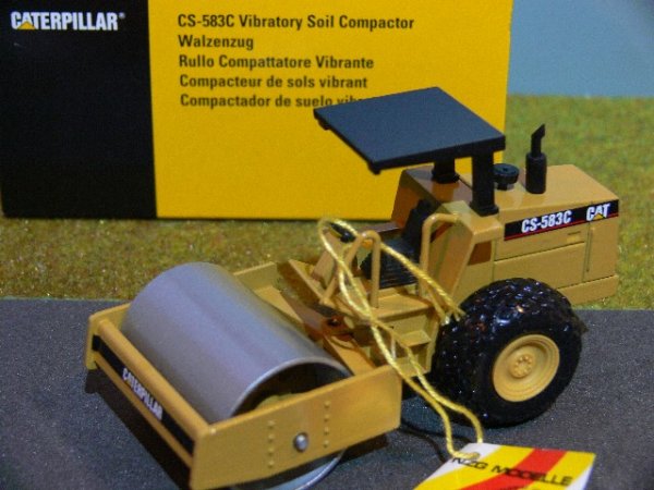 1/50 NZG Caterpillar Cat CS-583C Walze offen 402