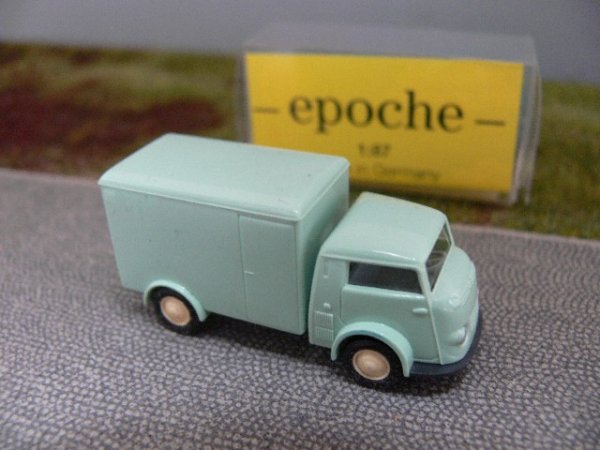 1/87 Epoche Matador 1400 Koffer zartgrün 09501