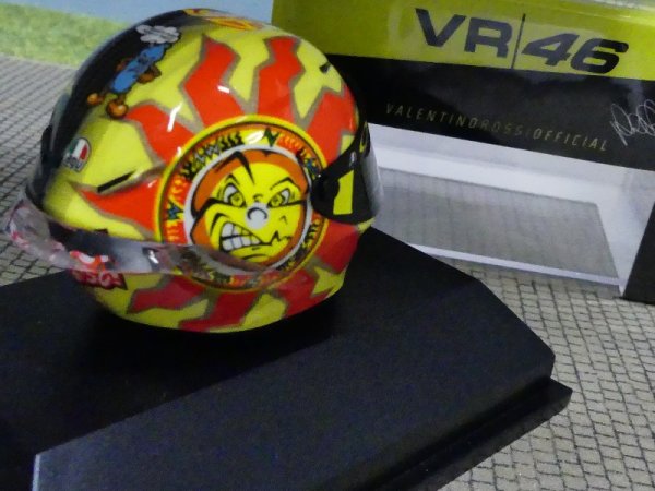 1/8 Minichamps AGV Helm Valentino Rossi 2018 Winter Test Sepang  399 180066