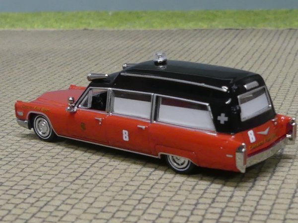 1/87 Brekina Cadillac Miller Meteor, Chicago Fire Ambulance 19780