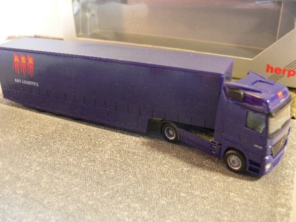 1/87 Herpa MB Actros ABX Logistics Koffer-Sattelzug 275071