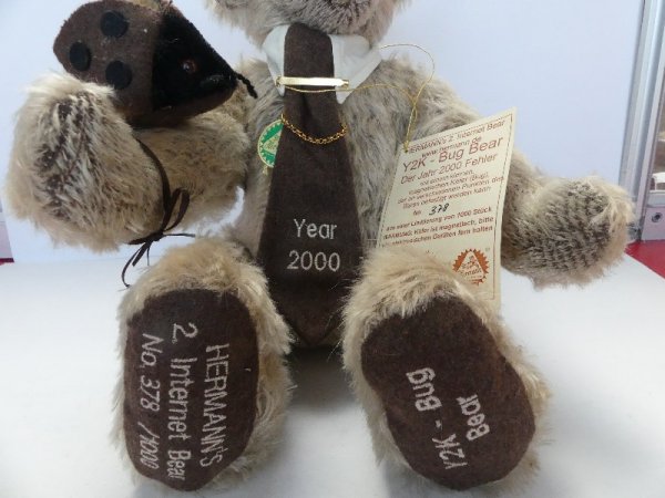 HC 124 Hermann Coburg Bär Y2K - Bug Bear mit magnetischem Käfer (BUG)