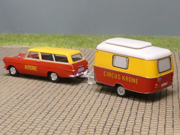 1/87 Brekina Opel Rekord P2 Caravan Circus Krone mit Wohnanhänger 20142
