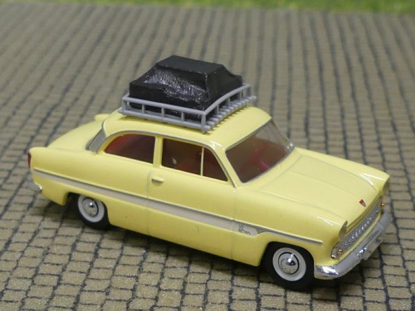 1/87 Brekina Ford 12m gelb mit Gepäck 19303