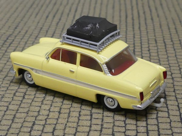 1/87 Brekina Ford 12m gelb mit Gepäck 19303