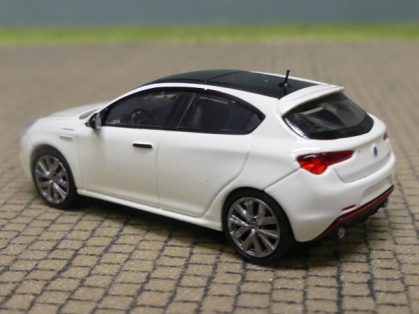 1/87 Minichamps Alfa Romeo Giuletta Veloce 2017 weiss 870 120001