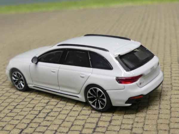 1/87 Minichamps Audi RS4 Avant 2018 weiss metallic 870 018214