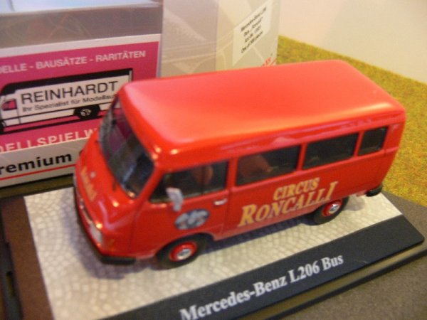 1/43 Premium Classixxs MB L 206 Bus Circus Roncalli 13551