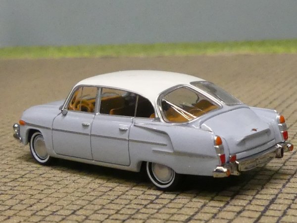1/87 Brekina Tatra 603-2 hellgrau/weiss 1963, 27326