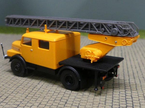 1/87 Brekina IFA S 4000-1 Bautruppwagen DL kommunal 71766