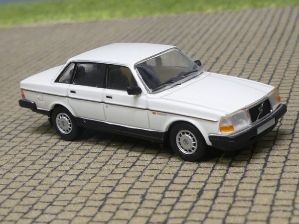 1/87 PCX Volvo 240 weiss 870117