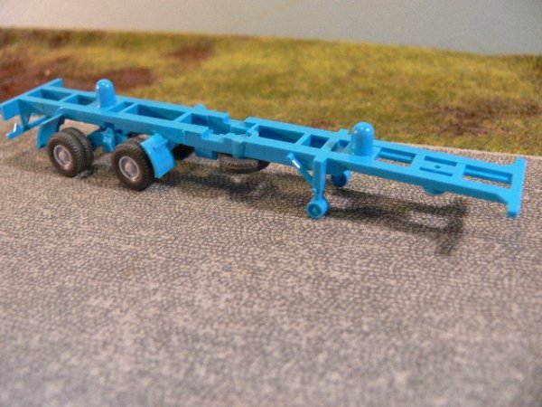 1/87 Wiking 40ft Container Chassis hellblau 522ch