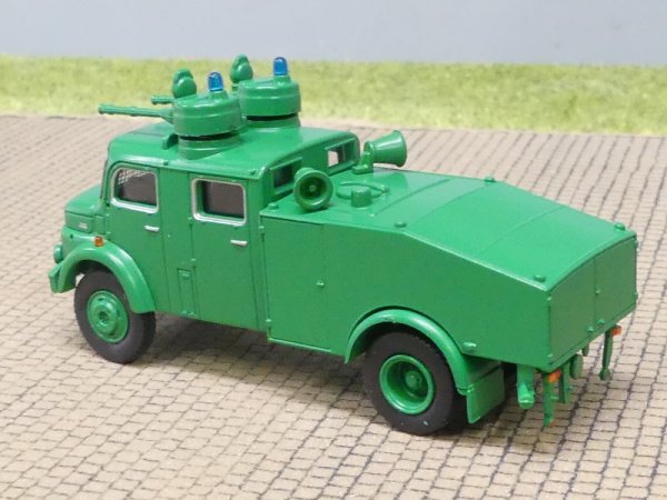 1/87 Brekina MB LA 1113 Polizei minzgrün Wasserwerfer 47185
