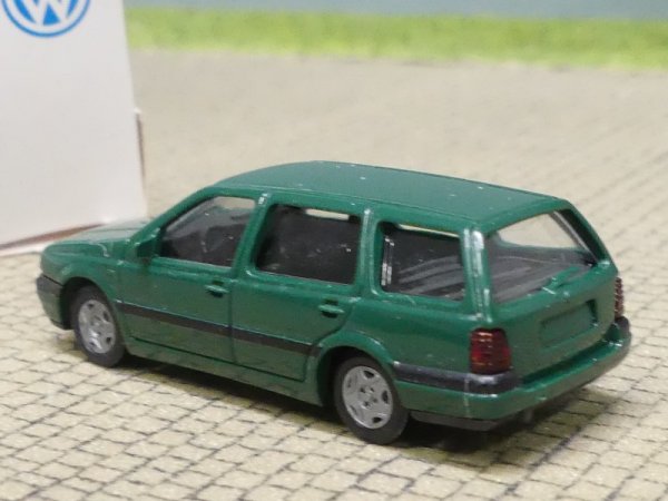 1/87 Wiking VW Golf Variant dunkelgrün